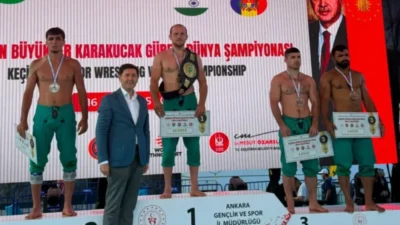 Bursa Büyükşehir Belediyespor güreşçisi Fazlı Eryılmaz, Ankara’da gerçekleştirilen Keçiören Büyükler