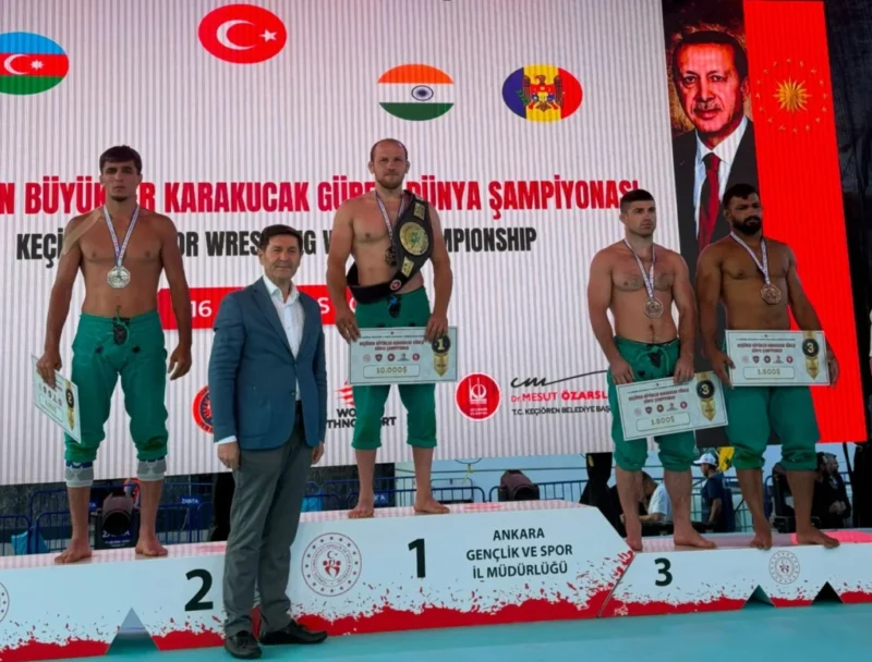 Bursa Büyükşehir Belediyespor güreşçisi Fazlı Eryılmaz, Ankara’da gerçekleştirilen Keçiören Büyükler