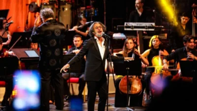 Bursalı sevilen sanatçı Fettah Can, müzikseverlere unutulmaz bir gece yaşattığı