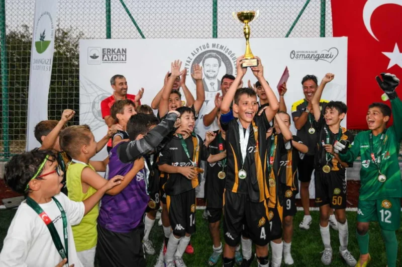 Osmangazi Belediyesi, genç yaşta hayatını kaybeden meclis üyesi Feyyaz Alptuğ
