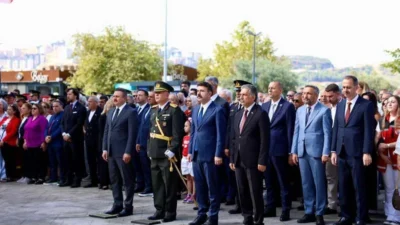 30 Ağustos Zafer Bayramı’nın 104. yıl dönümü dolayısıyla Gemlik’te Atatürk