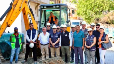 Gemlik Belediye Başkanı Şükrü Deviren ve Mahalle Muhtarı Nuri Can’ın