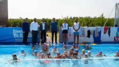 Her yaz sayısız çocuğu yüzme sporu ile buluşturan Gürsu Belediyesi