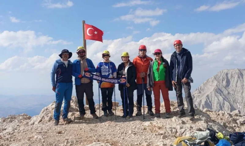 İnegöl Belediye Spor Kulübü dağcılık branşı sporcuları, 30 Ağustos Zafer