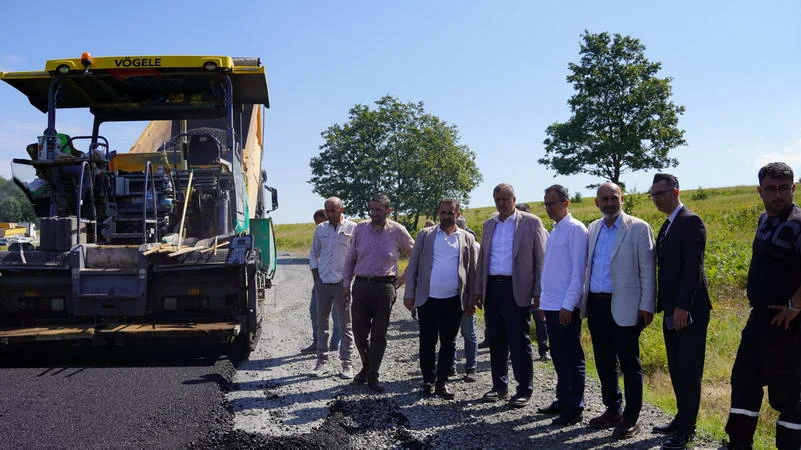 İznik-Gölcük bağlantı yolu Hacıosman mevkiinde, Bursa Büyükşehir Belediyesi tarafından sıcak