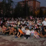 “Karagöz’ün Salıncağı” İlk Gösteriminde Çocuklar Ve Aileler Buluştu