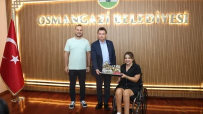 Osmangazi Belediyesi’ni uluslararası ralli organizasyonlarında temsil eden başarılı sporcu Kübra