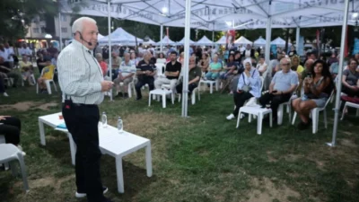 Esentepe Mahallesi sakinleri ile bir araya gelen Nilüfer Belediye Başkanı