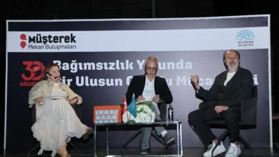 Nilüfer Belediyesi’nin düzenlediği Müşterek Mekan Buluşmaları’nda akademisyen Orhan Şener Deliormanlı,