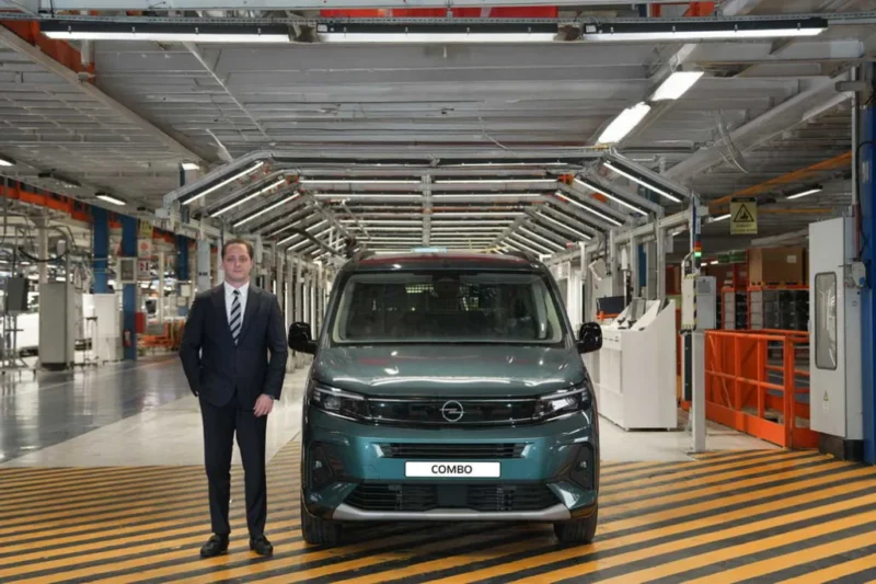Opel, ticari araç ailesinin iddialı modeli Combo’yu Türkiye’de üretmeye hazırlanıyor.