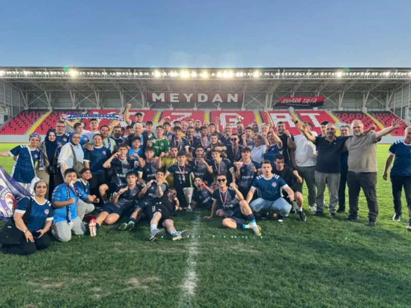 U-18 Türkiye Şampiyonluğu ile adını Türk futboluna duyuran Orhangazi Futbol