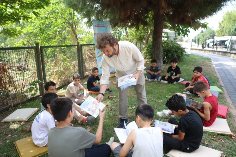 Osmangazi Belediyesi, çocukların kitapla bağını güçlendirmek ve okuma kültürünü yaygınlaştırmak