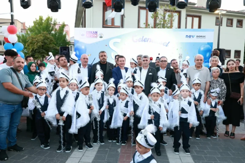 Osmangazi Belediyesi tarafından düzenlenen sünnet şöleninde, 40 mahalleden 200 çocuk
