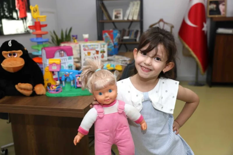Osmangazi Belediyesi’nin çocukların hayal dünyasını zenginleştirmek, paylaşma ve dayanışma duygularını