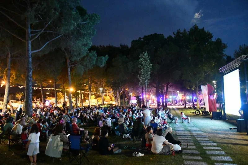 İznik Belediyesi’nin bu yıl dördüncüsünü düzenlediği “Nostaljik Yaz Akşamları” etkinlikleri