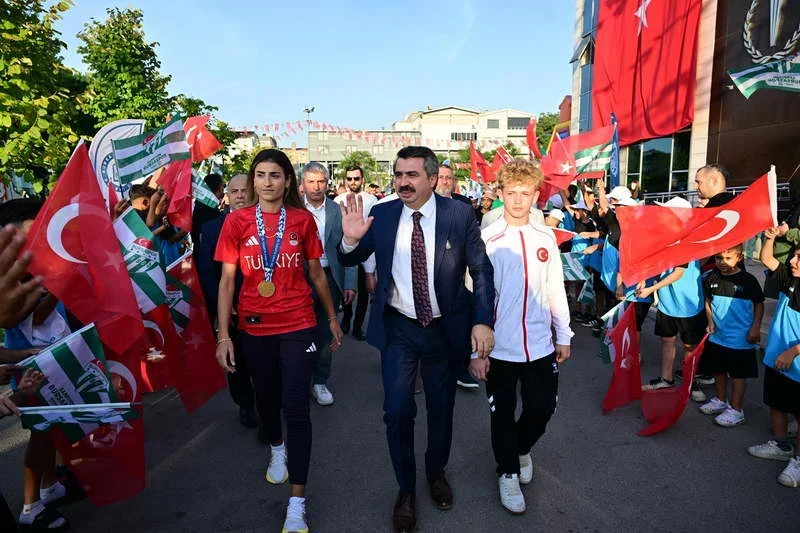 Yıldırım Belediyesi’nin çocukların yaz tatilini verimli şekilde geçirmeleri için düzenlediği