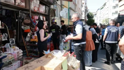 Osmangazi Belediyesi Zabıta Müdürlüğü ekipleri, ilçe genelinde kaldırımların işgal edilmesini