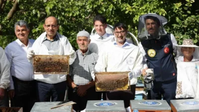 Bursa Büyükşehir Belediyesi, kırsal kalkınmayı önceleyen çalışmalar kapsamında kovan desteği