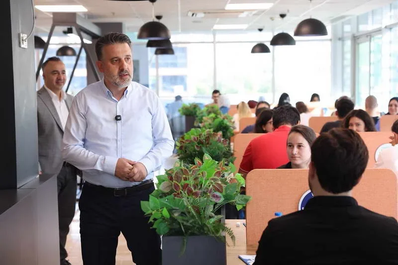 Bursa Büyükşehir Belediyesi’nin, bünyesindeki gençlik merkezlerinde düzenlediği ücretsiz ‘KPSS Ön