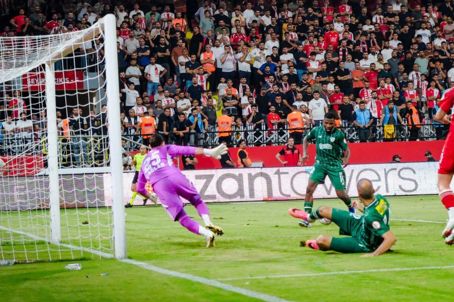 Lig'in 8. haftasında Bursaspor, deplasmanda Batman Petrolspor ile karşı karşıya