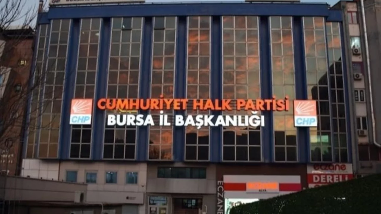 Bursa'da Kemal Kılıçdaroğlu yönetiminin Cumhuriyet Halk Partisi (CHP) İl Başkanlığı'nda