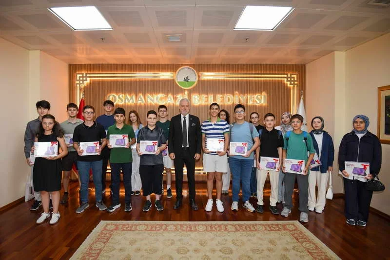 Osmangazi Belediye Başkanı Erkan Aydın’ın eğitimde fırsat eşitliği hedefiyle destek