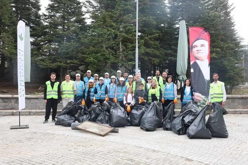 Osmangazi Belediyesi, Dünya Temizlik Günü dolayısıyla gönüllüleriyle birlikte Uludağ Sarıalan’da