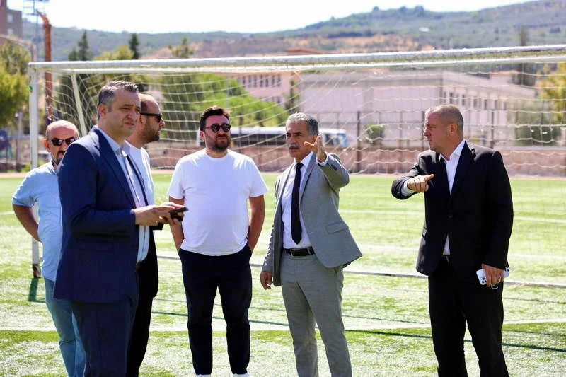 Gemlik Atatürk Stadyumu ile Umurbey Recep Tayyip Erdoğan Stadı’ndaki yenileme
