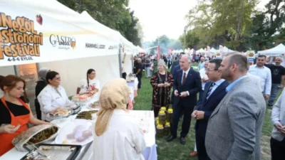 İnegöl Belediyesi tarafından düzenlenen Gastronomi Festivali’nde 100 yemek stantın yer