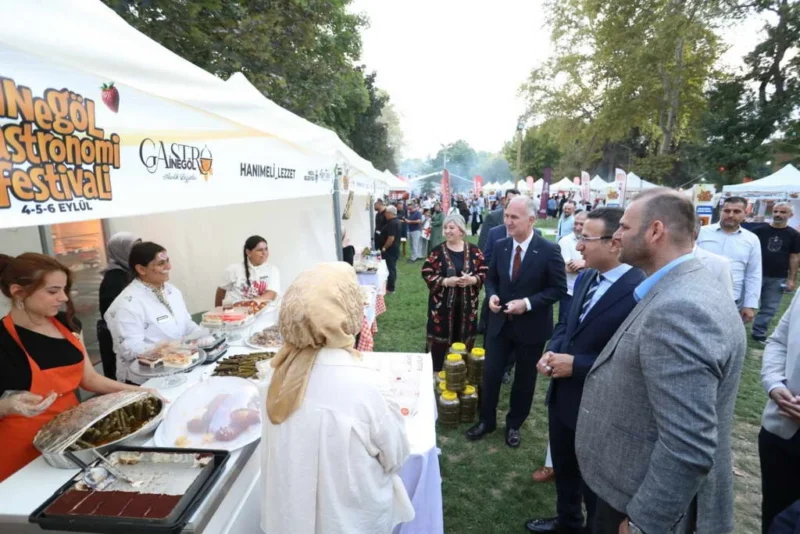 İnegöl Belediyesi tarafından düzenlenen Gastronomi Festivali’nde 100 yemek stantın yer