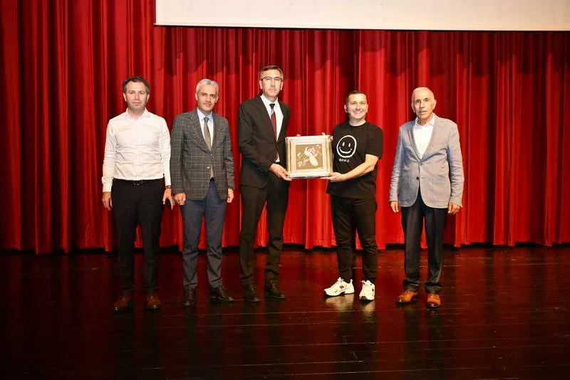 Ülke genelinde ilk kez düzenlenen “Maarifin Kalbinde Oyun” temalı konferans,