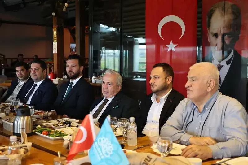 Nilüfer Belediye Başkanı Şadi Özdemir, yeşil-beyazlı kulübün tribün temsilcileriyle kahvaltıda
