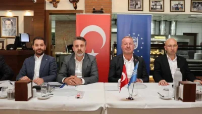 Bursa Büyükşehir Belediyesi Başkanvekili Şahin Biba, Karacabey ilçesinde muhtarlarla bir
