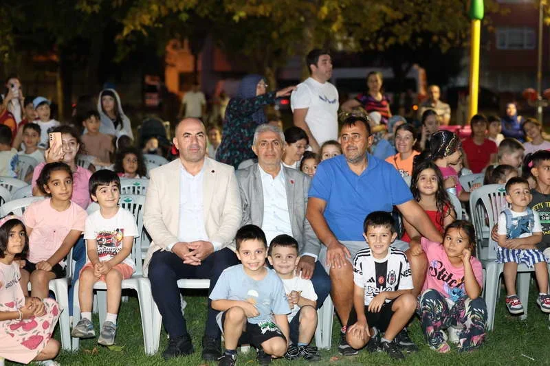 Osmangazi Belediyesi’nin yaz akşamlarını çocuklar için eğlenceye dönüştüren “Osmangazi’de Yaz
