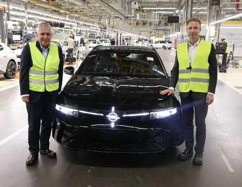 Tofaş CEO’su Cengiz Eroldu, Opel’in Almanya Rüsselsheim’daki Genel Merkezi’ni ziyaret