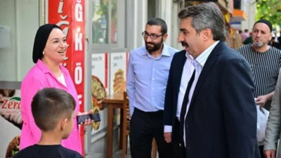 Yıldırım Belediye Başkanı Oktay Yılmaz, Kurtuluş Caddesi’ni ziyaret ederek esnafla