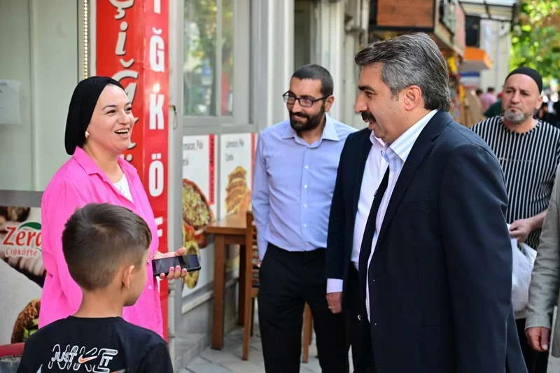 Yıldırım Belediye Başkanı Oktay Yılmaz, Kurtuluş Caddesi’ni ziyaret ederek esnafla