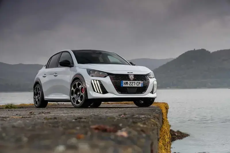 PEUGEOT, efsanevi GTi mirasını tamamen elektrikli yeni E-208 GTi ile