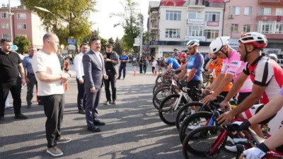 Yenişehir 11. Uluslararası Altın Biber Festivali kapsamında gerçekleştirilen bisiklet yarışında