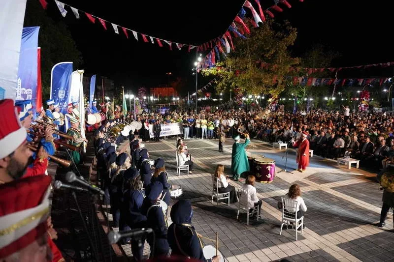 Yenişehir Belediyesi bünyesinde faaliyet gösteren 42 kişilik Osmanlı Mehteri, 40