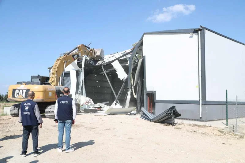 Nilüfer Belediyesi’nin kaçak yapılarla mücadelesi kapsamında Alaaddinbey, Demirci ve Yaylacık