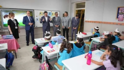 Yenişehir’de yeni eğitim öğretim yılının başlamasıyla okullar öğrencilerin neşesiyle yeniden