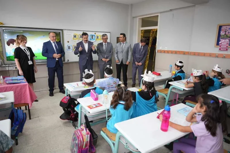 Yenişehir’de yeni eğitim öğretim yılının başlamasıyla okullar öğrencilerin neşesiyle yeniden
