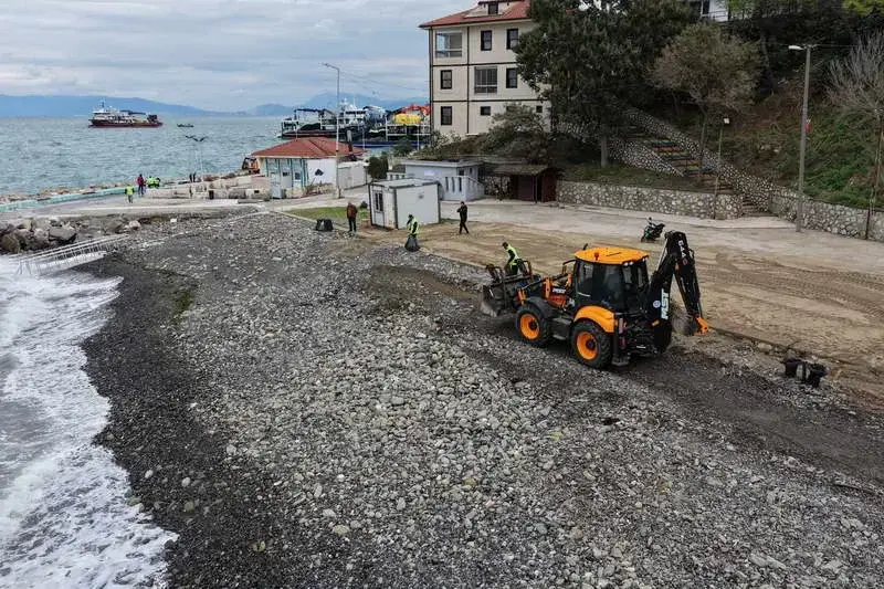 Bursa Büyükşehir Belediyesi, kentteki yoğun yağışların ardından olumsuz etkilenen sahillerde