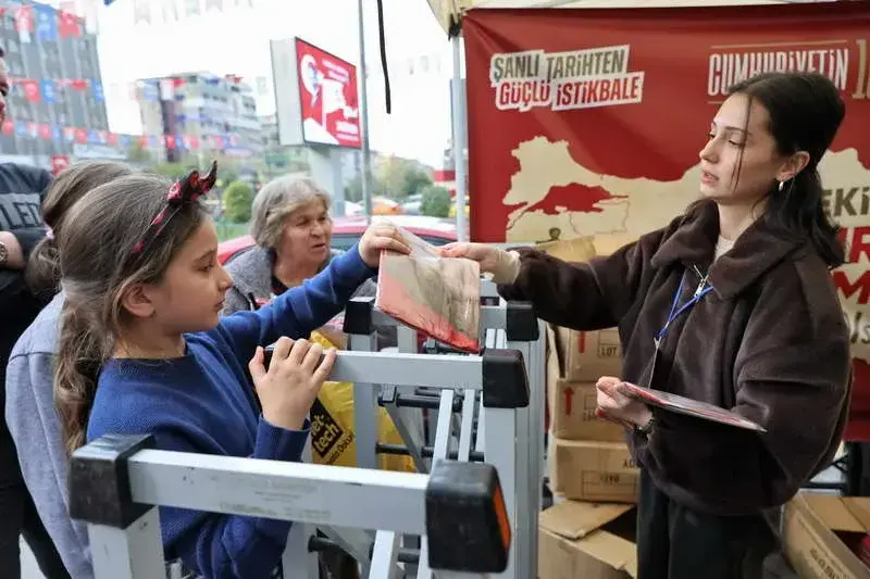 Bursa Büyükşehir Belediyesi, 29 Ekim Cumhuriyet Bayramı kapsamında şehrin farklı