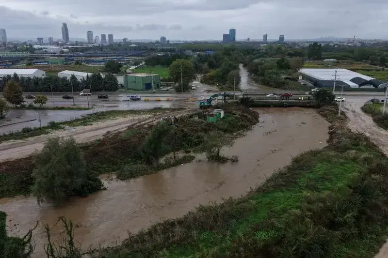 Bursa Büyükşehir Belediyesi, şehir genelinde etkili olan kuvvetli yağışın olumsuz