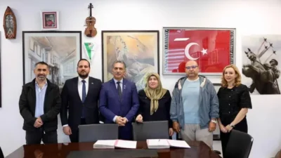 Gemlik Belediye Başkanı Şükrü Deviren, uzun süredir konutlarına kavuşmayı bekleyen