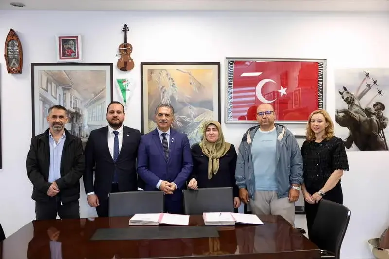 Gemlik Belediye Başkanı Şükrü Deviren, uzun süredir konutlarına kavuşmayı bekleyen