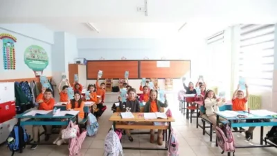 İnegöl'deki okullarda dağıtılan 27 bin kumbara ile çocukların fuar öncesinde