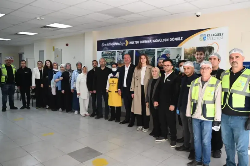 Karacabey Belediyesi, ihtiyaçlı vatandaşlara yönelik sosyal yardım hizmetleriyle dayanışmayı büyütüyor.